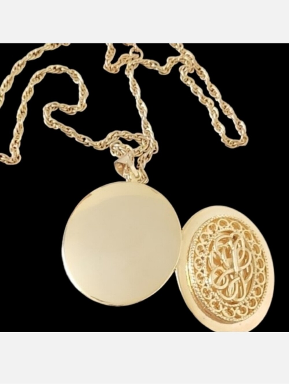 90s Photo Locket Necklace Oval Gold Tone
